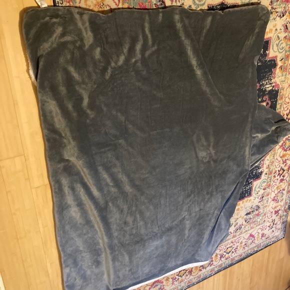 UGG Avery Hooded Throw Blanket 50" x 60" - Ash Fog - Picture 2 of 4